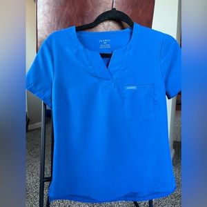 Jaanuu scrubs bundle (2 tops, 1 bottom) size XS